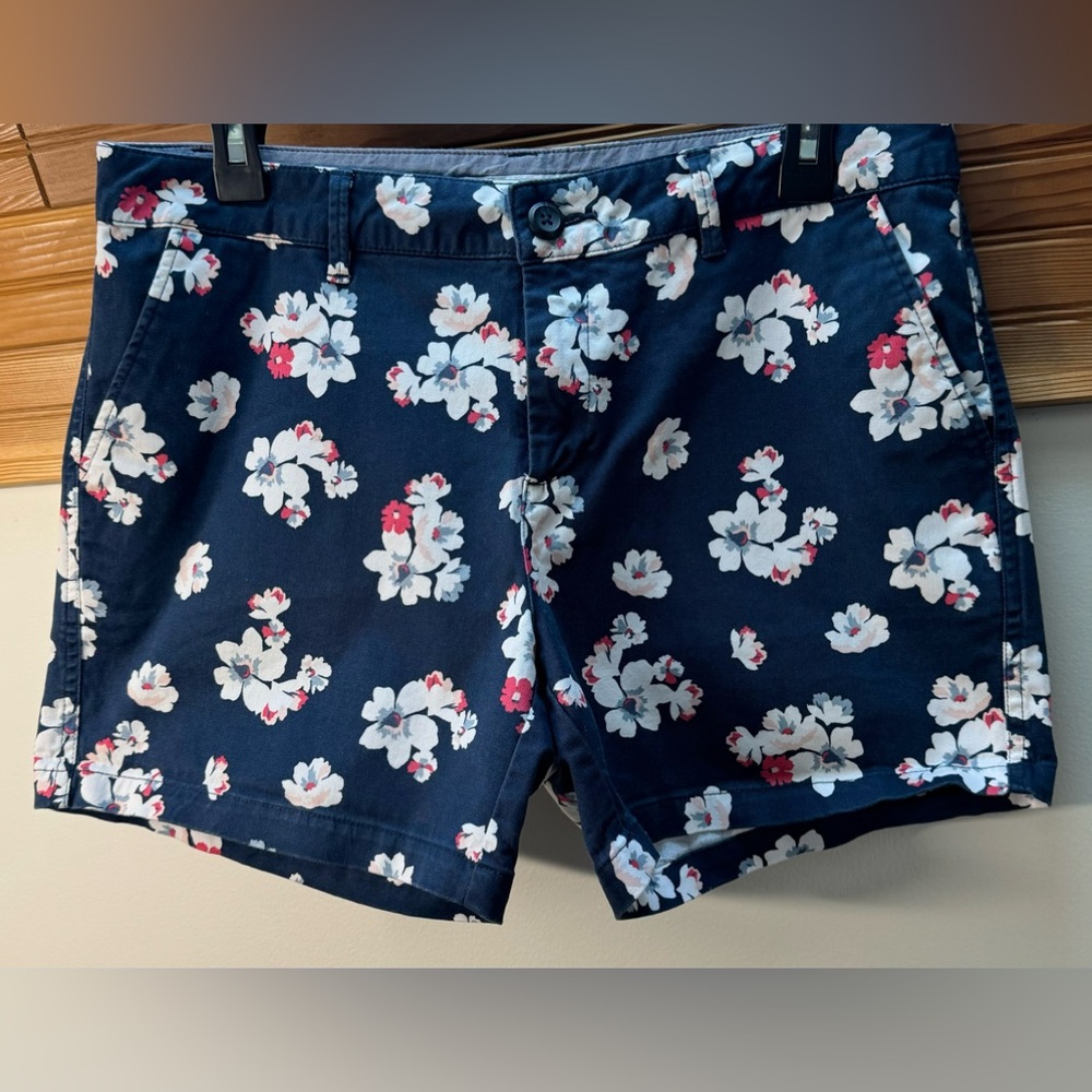 ⭐️Amazon Essential Women's 5" inseam Chino Shorts, Size 8